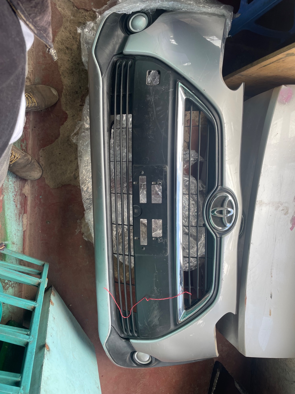Toyota Front Bumper Assembly with Grille