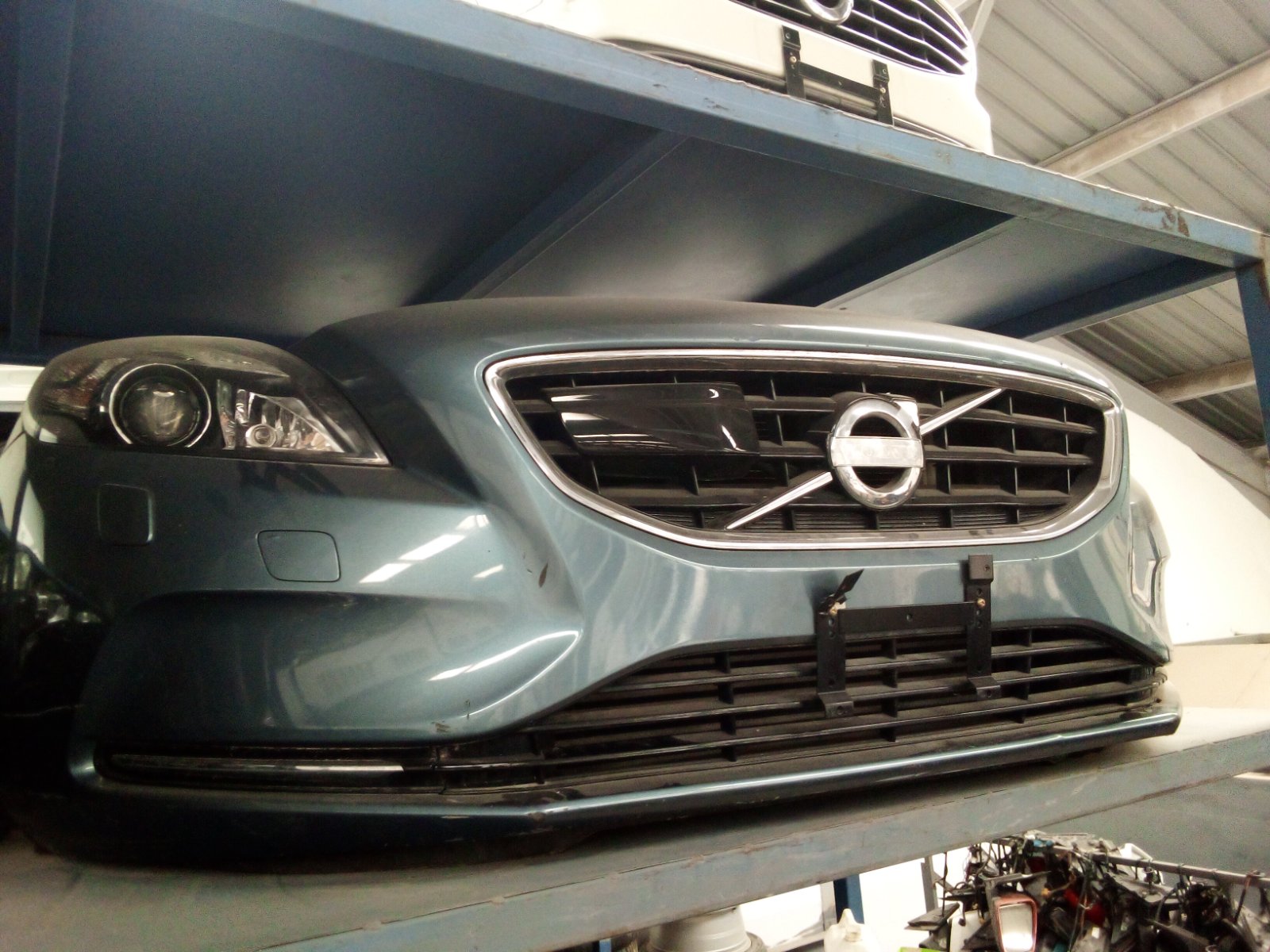 Volvo Front Bumper Assembly with Grille and Headlight