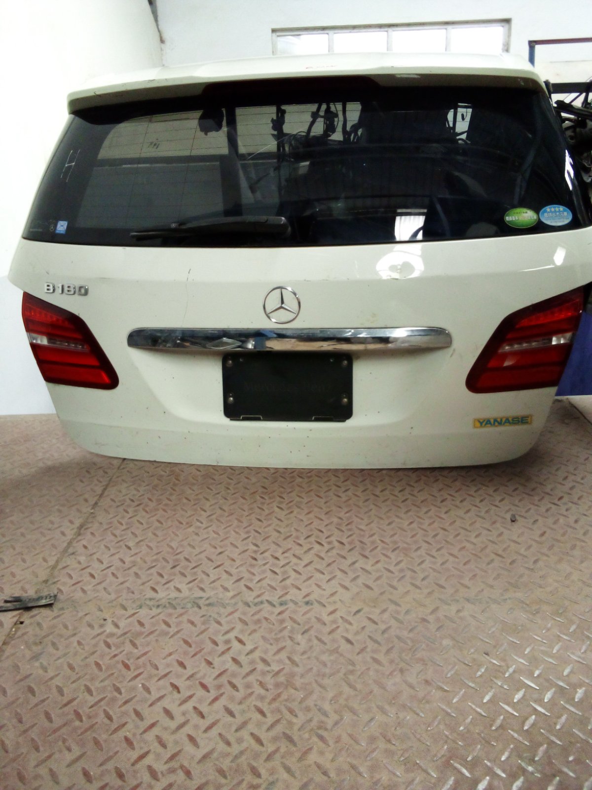 Mercedes Benz B180 Complete Rear Tailgate Cut