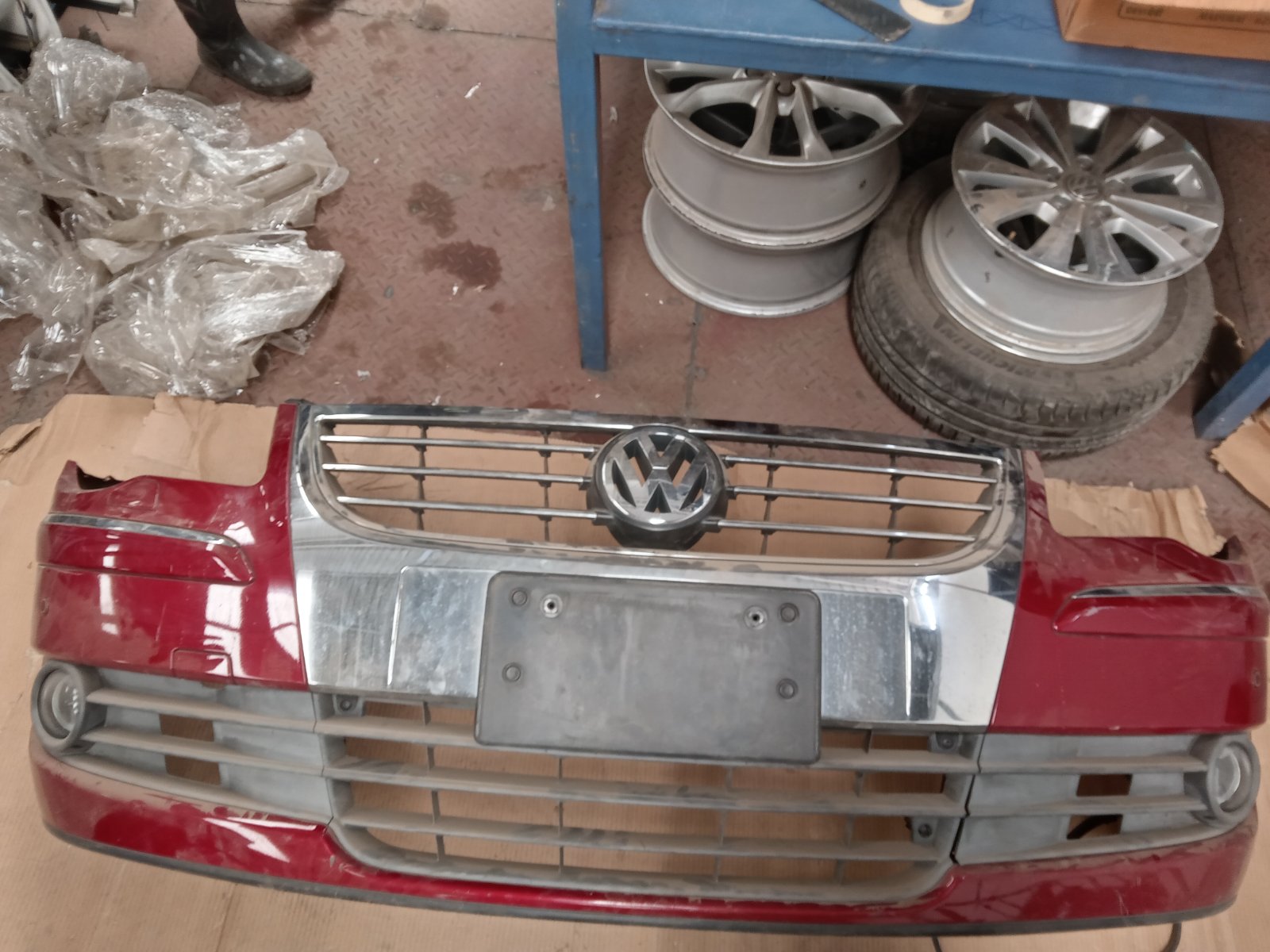 Volkswagen Front Bumper Assembly with Grille