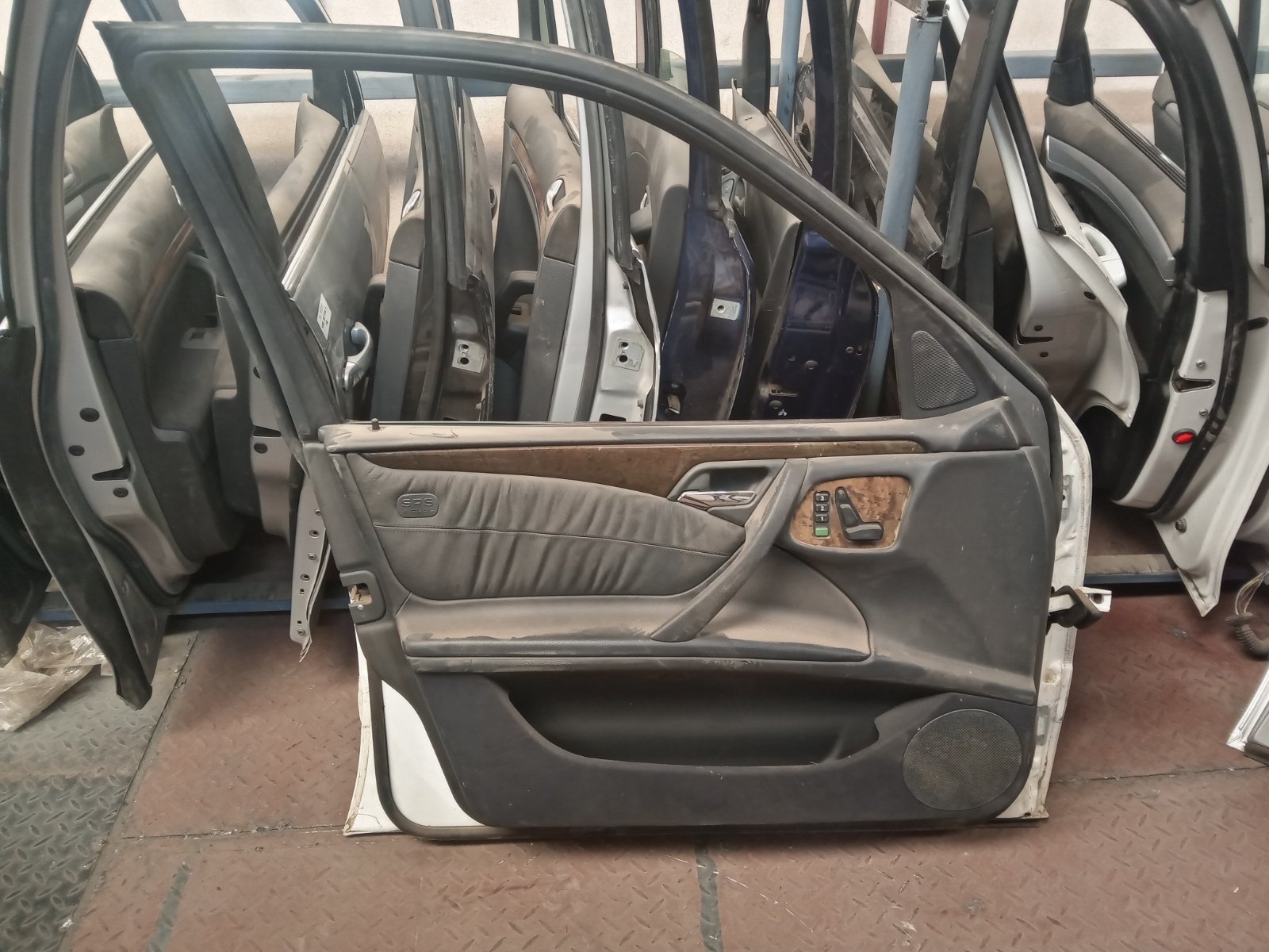 Mercedes-Benz W210 E-class Front Right Door Assembly