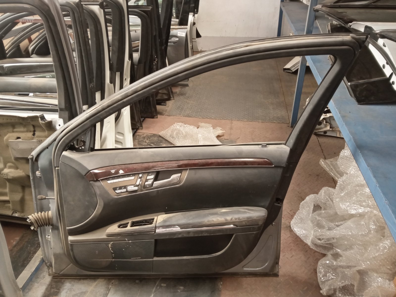 Mercedes-Benz W221 S-class Front Left Door Assembly