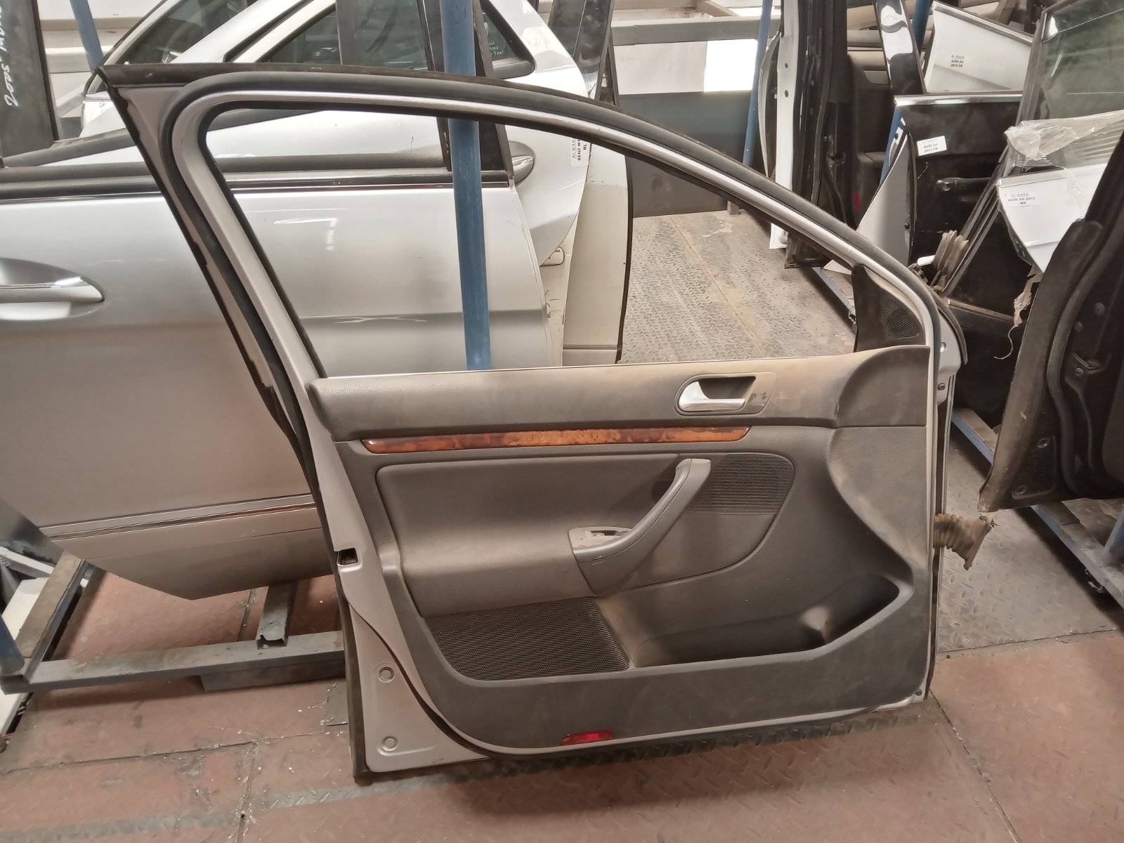 Volkswagen Passat B6 Complete Front Door Assembly