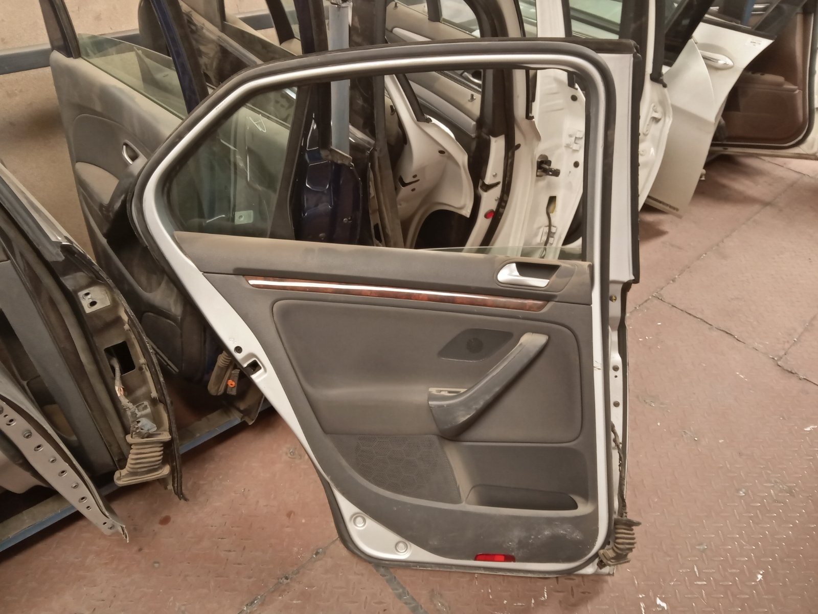 Volkswagen Jetta Mk5 Rear Right Passenger Door Assembly