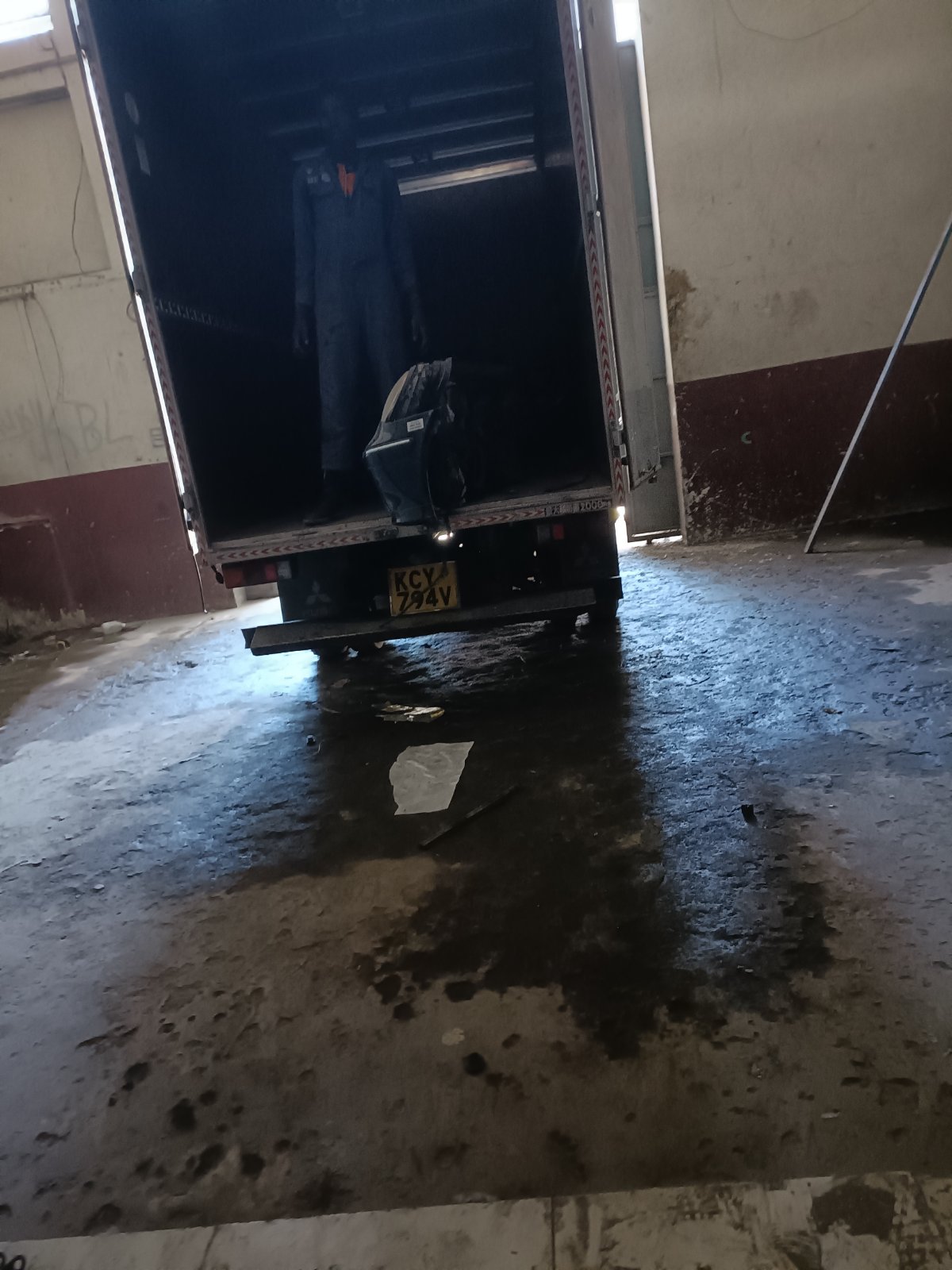 Mitsubishi Fuso Truck Rear Tailgate Assembly
