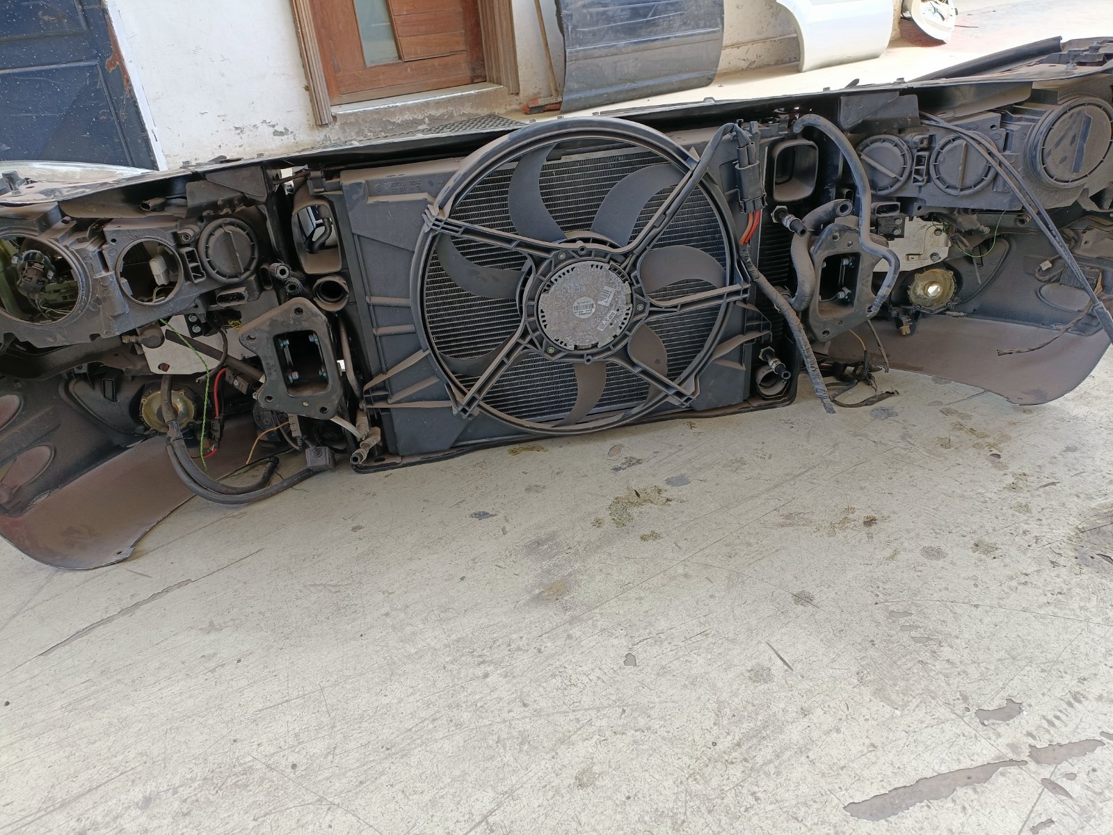 Mercedes Benz Front Radiator Support Assembly with Cooling Fan