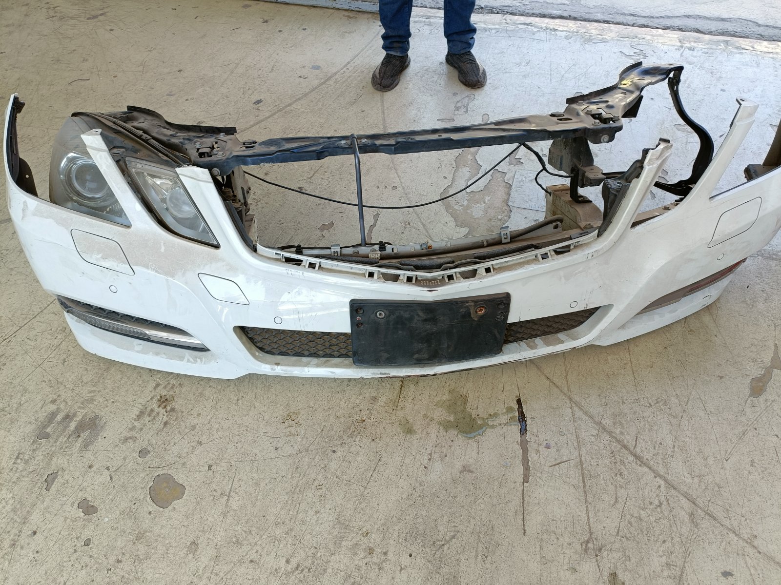 Mercedes Benz E-Class Front Bumper Assembly with Headlight