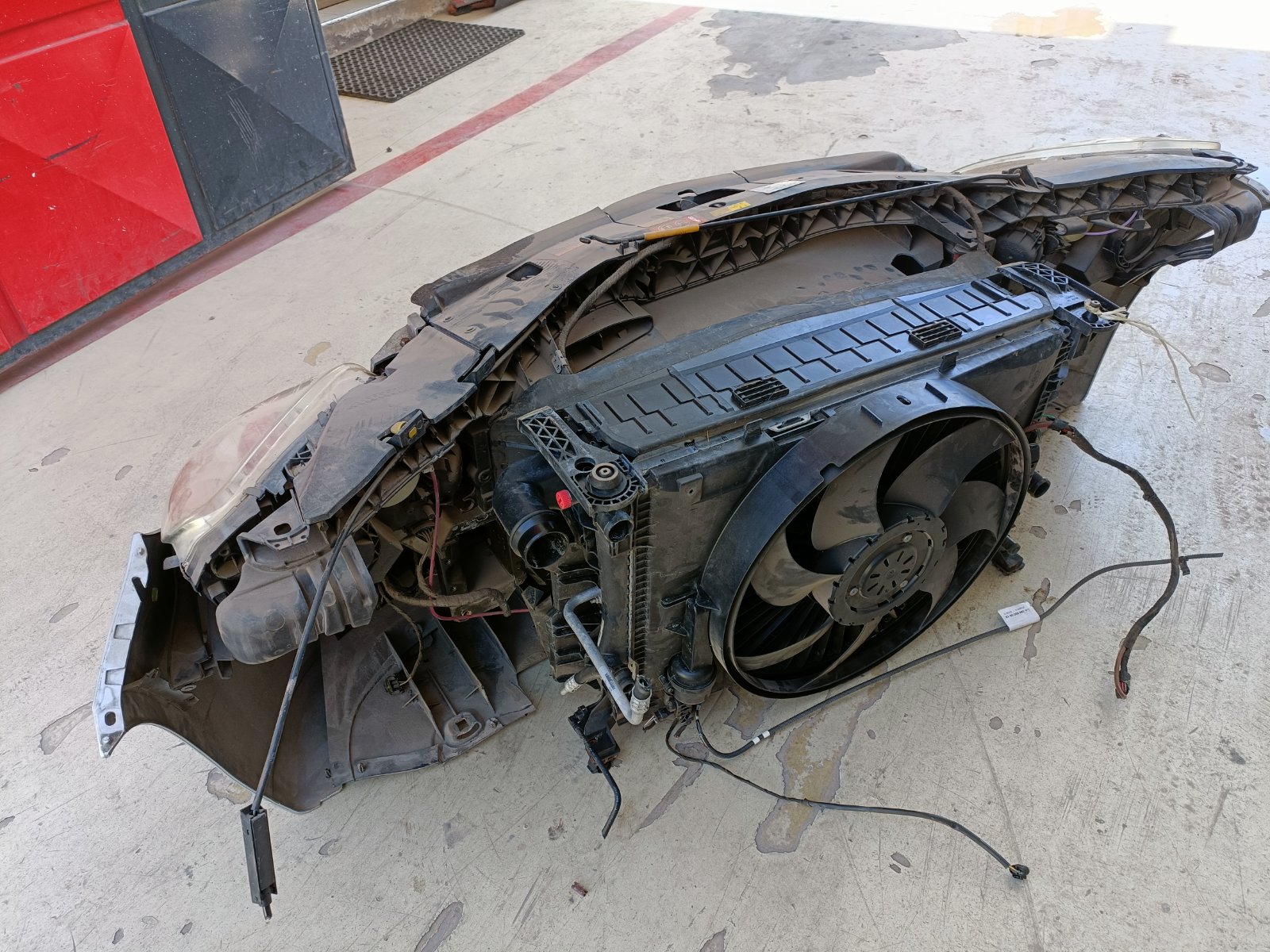 Mercedes Benz Front Radiator Support Assembly with Fan