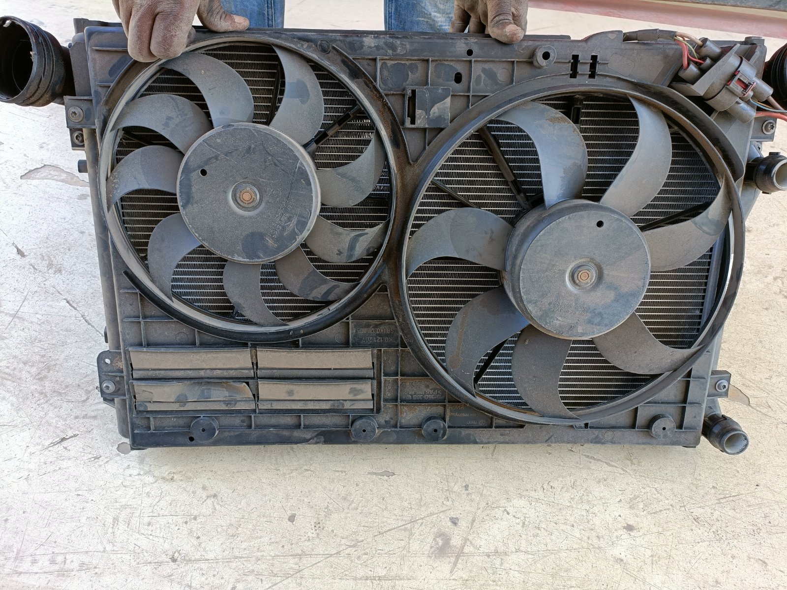 Volkswagen Audi Group Dual Radiator Cooling Fan Assembly 1k0121207