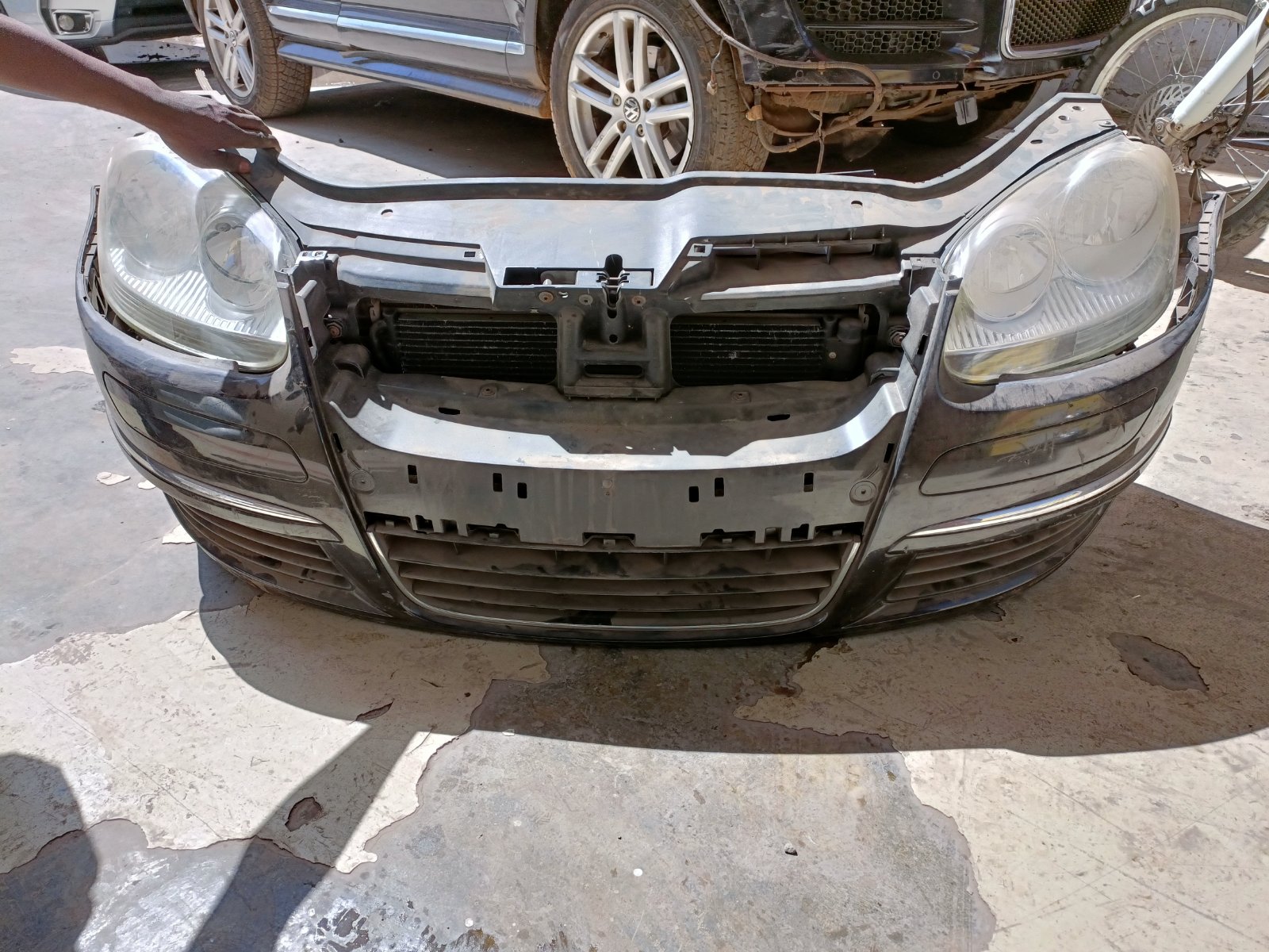 Volkswagen Touareg Front Bumper Assembly with Headlights