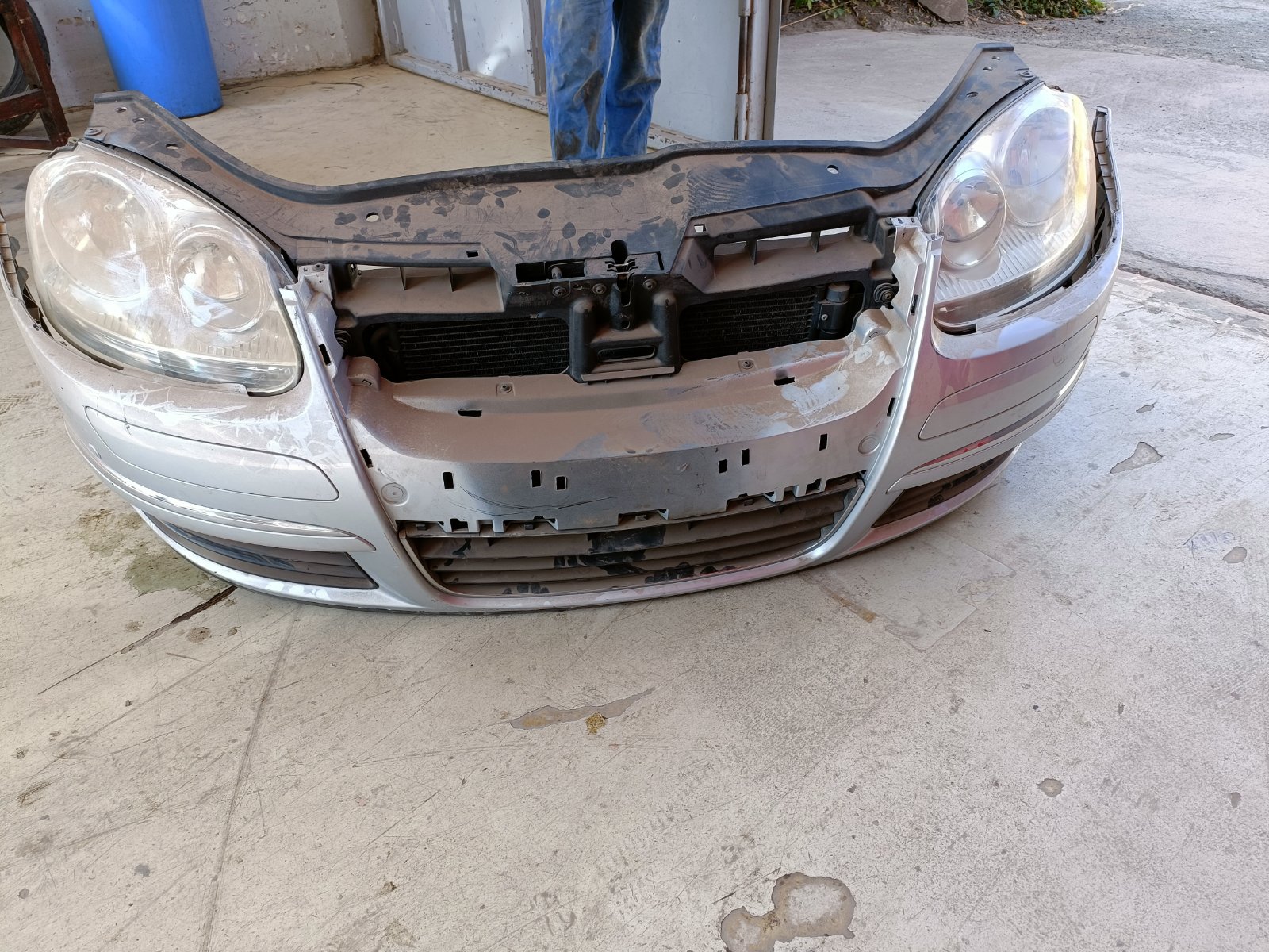 Volkswagen Golf MK5 Front Bumper Assembly with Headlights