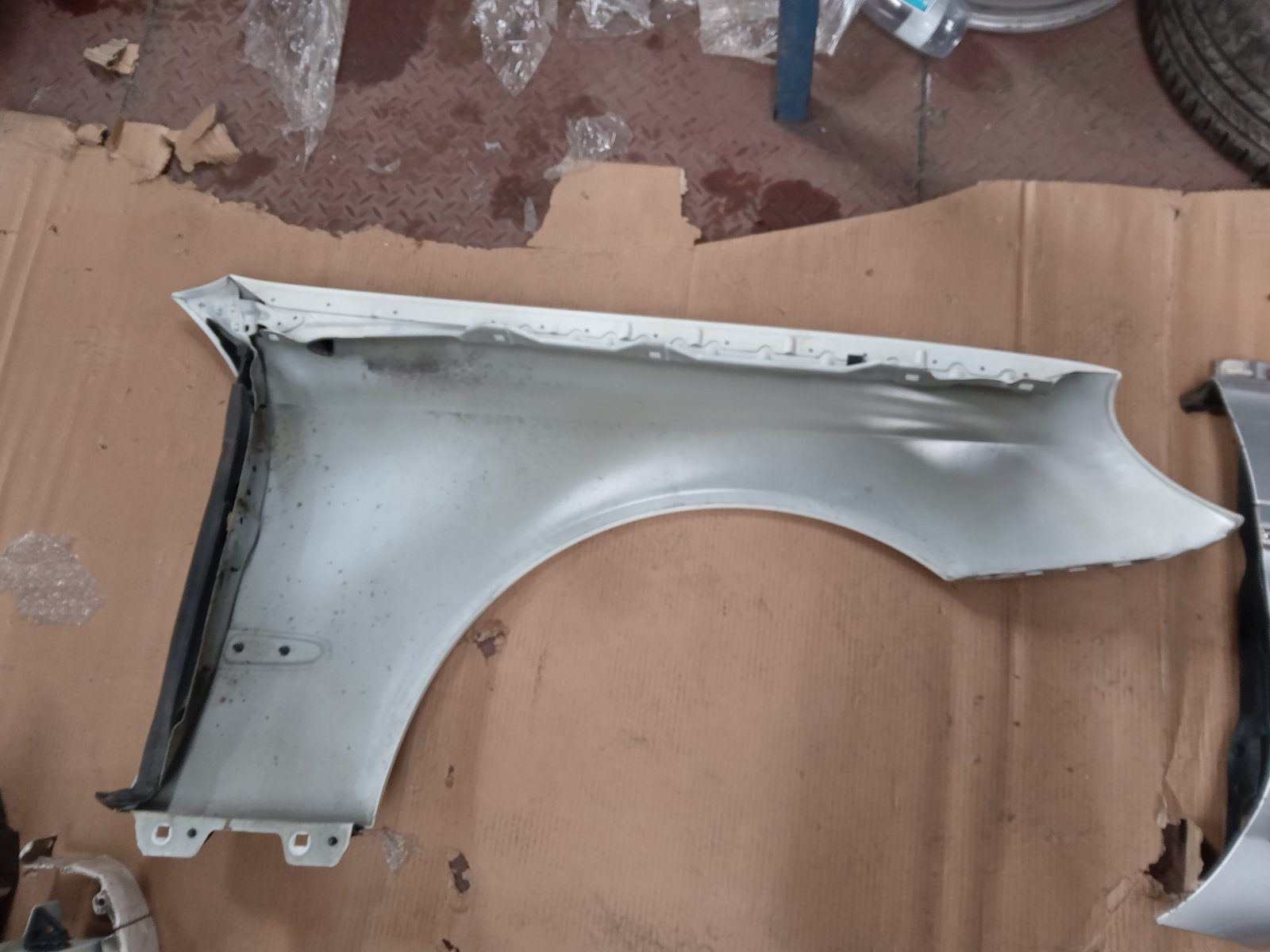 Mercedes-Benz W211 Front Fender Left