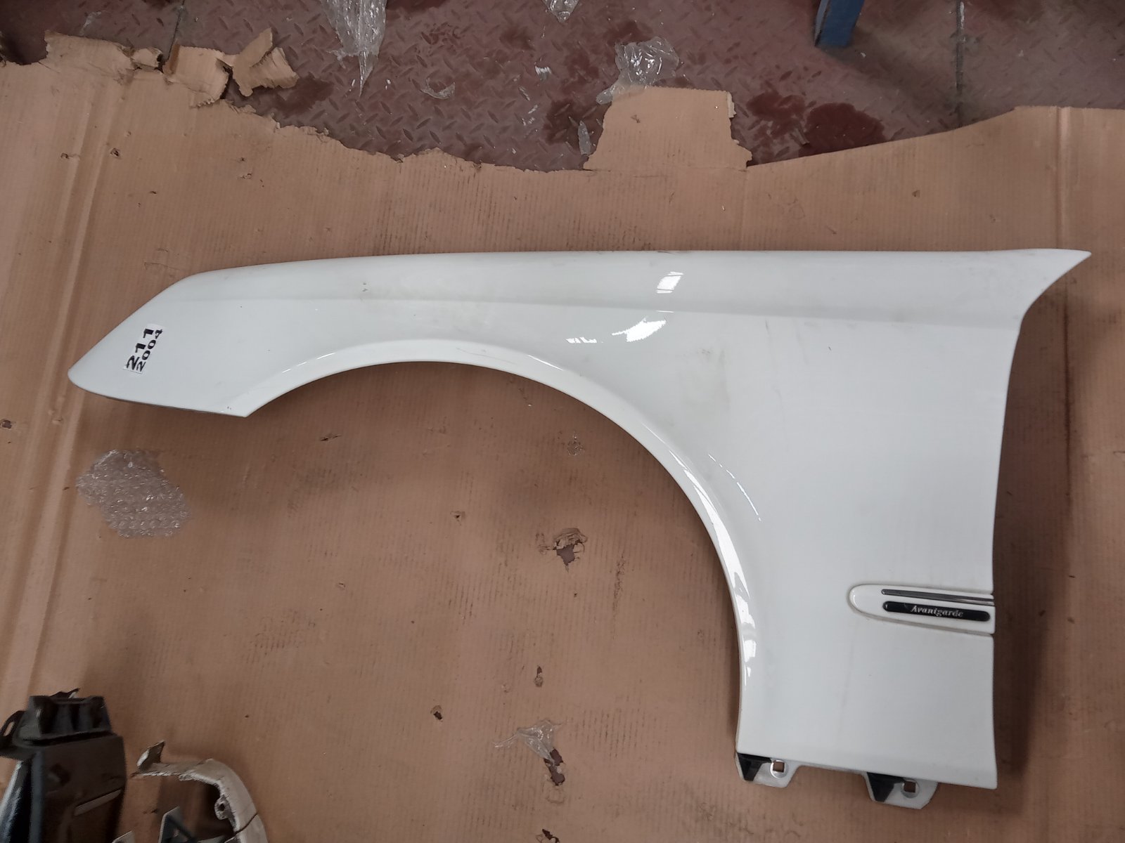 Mercedes Benz W211 [3] Left